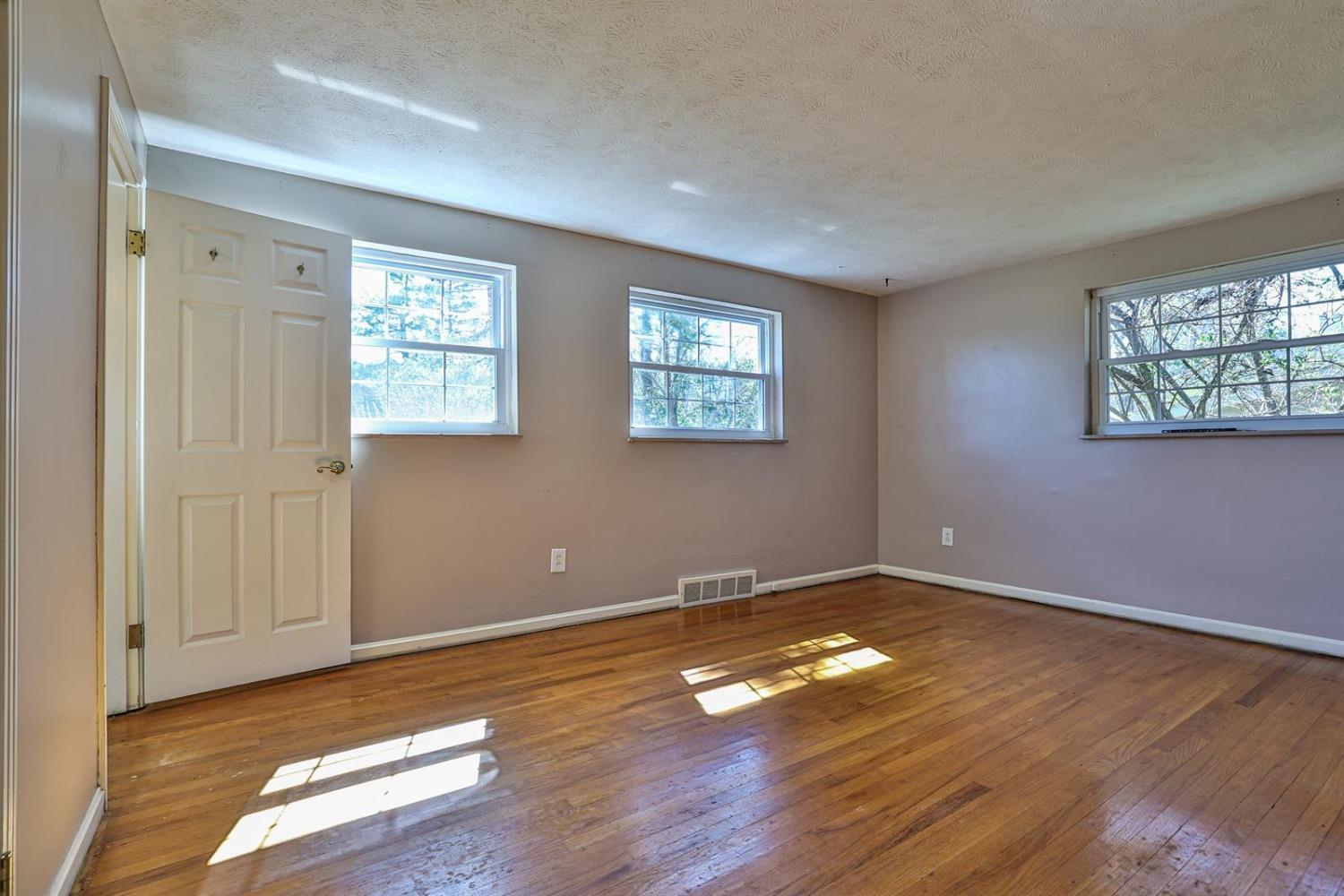 350 Compton Road Cincinnati, OH 45215 - Photo 14 of 43