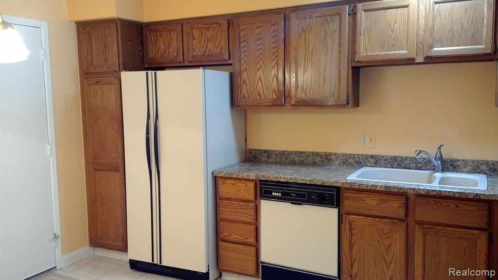 628 Tennyson Rochester Hills, MI 48307 - Photo 15 of 32