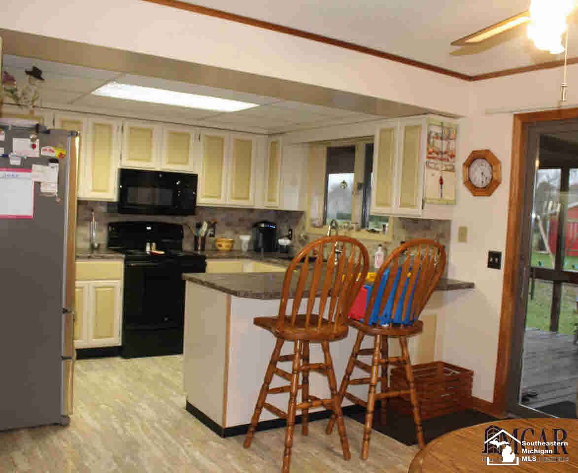 12165 West Albain Road Ida, MI 48140 - Photo 4 of 25 Kitchen