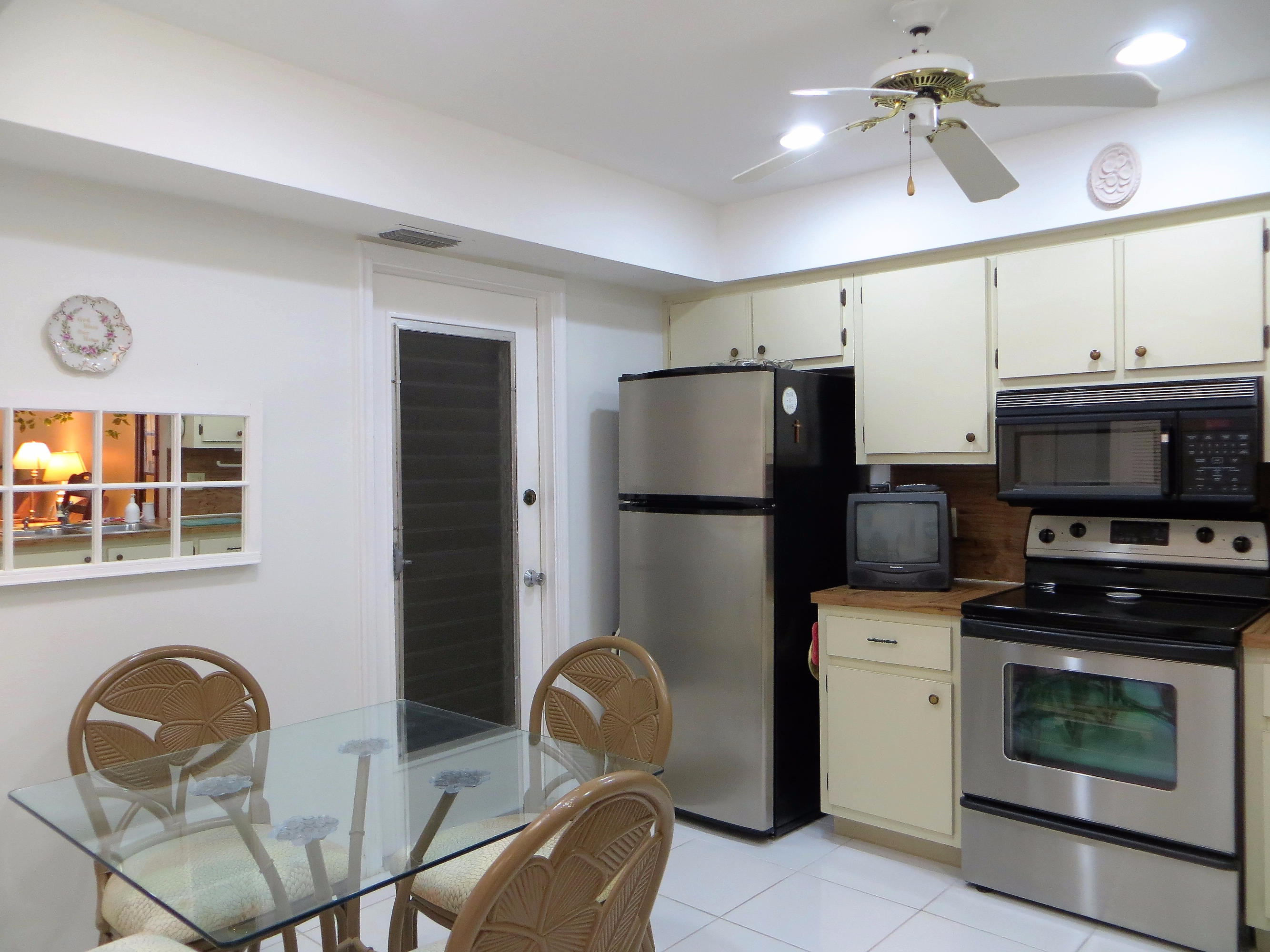 7 Ridge Pointe Drive, Unit E Boynton Beach, FL 33435 - Photo 5 of 30 Kitchen