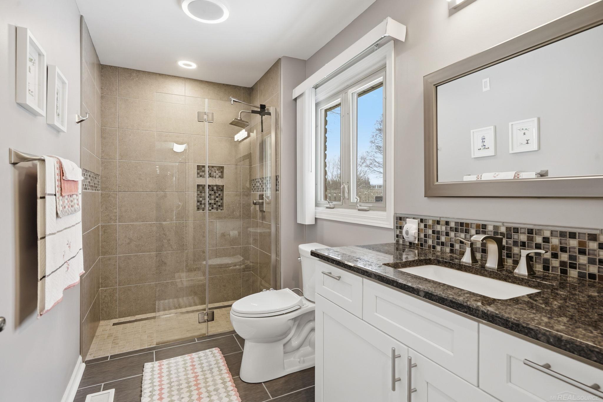 6325 Kings Pointe Road Grand Blanc, MI 48439 - Photo 16 of 33 50198084-44e307d0-4713-4641-9175-5517720dbca7.JPG