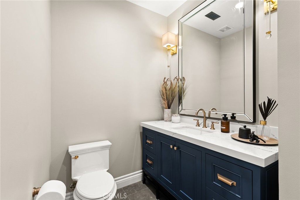 1688 Dwight Street Redlands, CA 92373 - Photo 33 of 72 a bathroom with a toilet sink and mirror