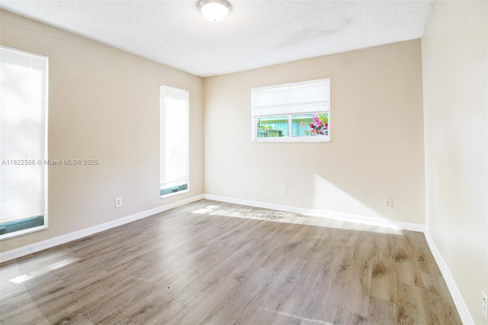 1531 Southwest 67th Terrace Plantation, FL 33317 - Photo 14 of 33