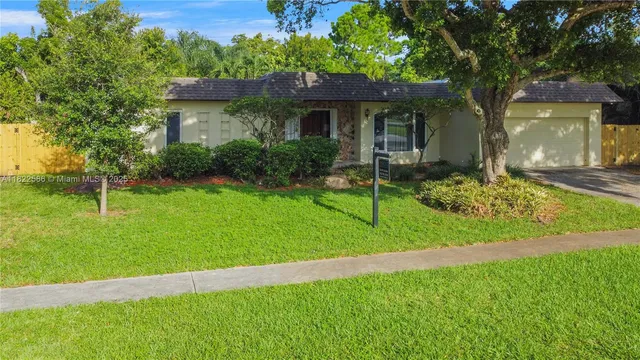 $599,900 | 1531 Southwest 67th Terrace, Plantation, FL 33317