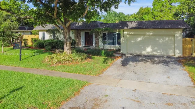 $599,900 | 1531 Southwest 67th Terrace, Plantation, FL 33317