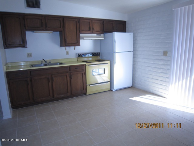 3022 East Presidio Road Tucson, AZ 85716 - Photo 2 of 9