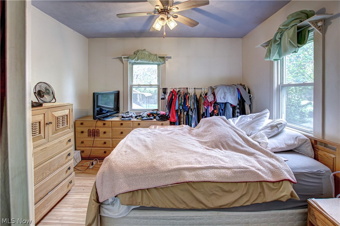 25 Forbes Road Bedford, OH 44146 - Photo 15 of 33 1st floor bedroom