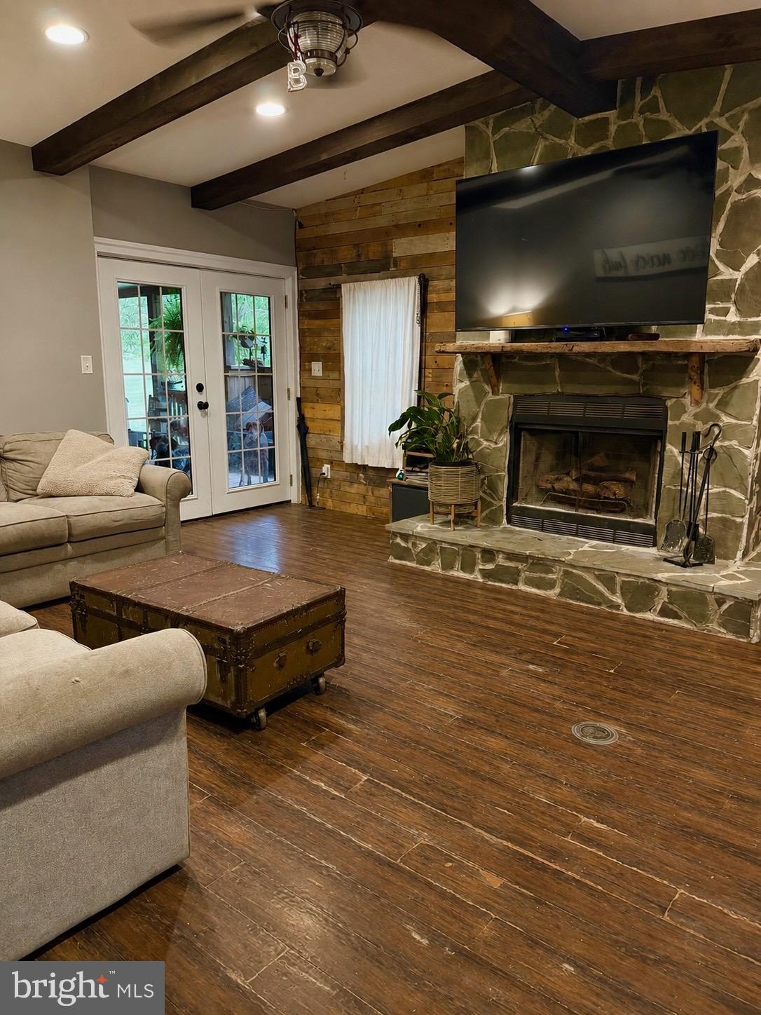 1686 Mapledale Road Elizabethtown, PA 17022 - Photo 11 of 41 Cozy living space with rustic charm.