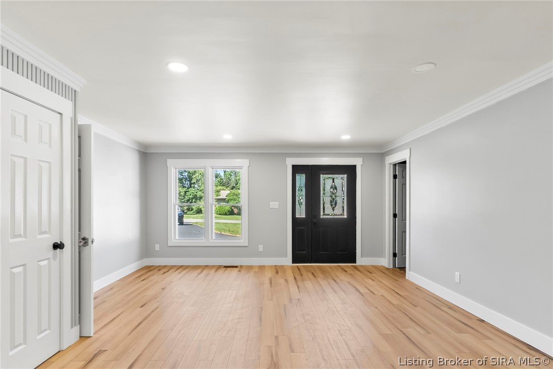 2037 Ridgewood Lane Madison, IN 47250 - Photo 3 of 27 Living Room