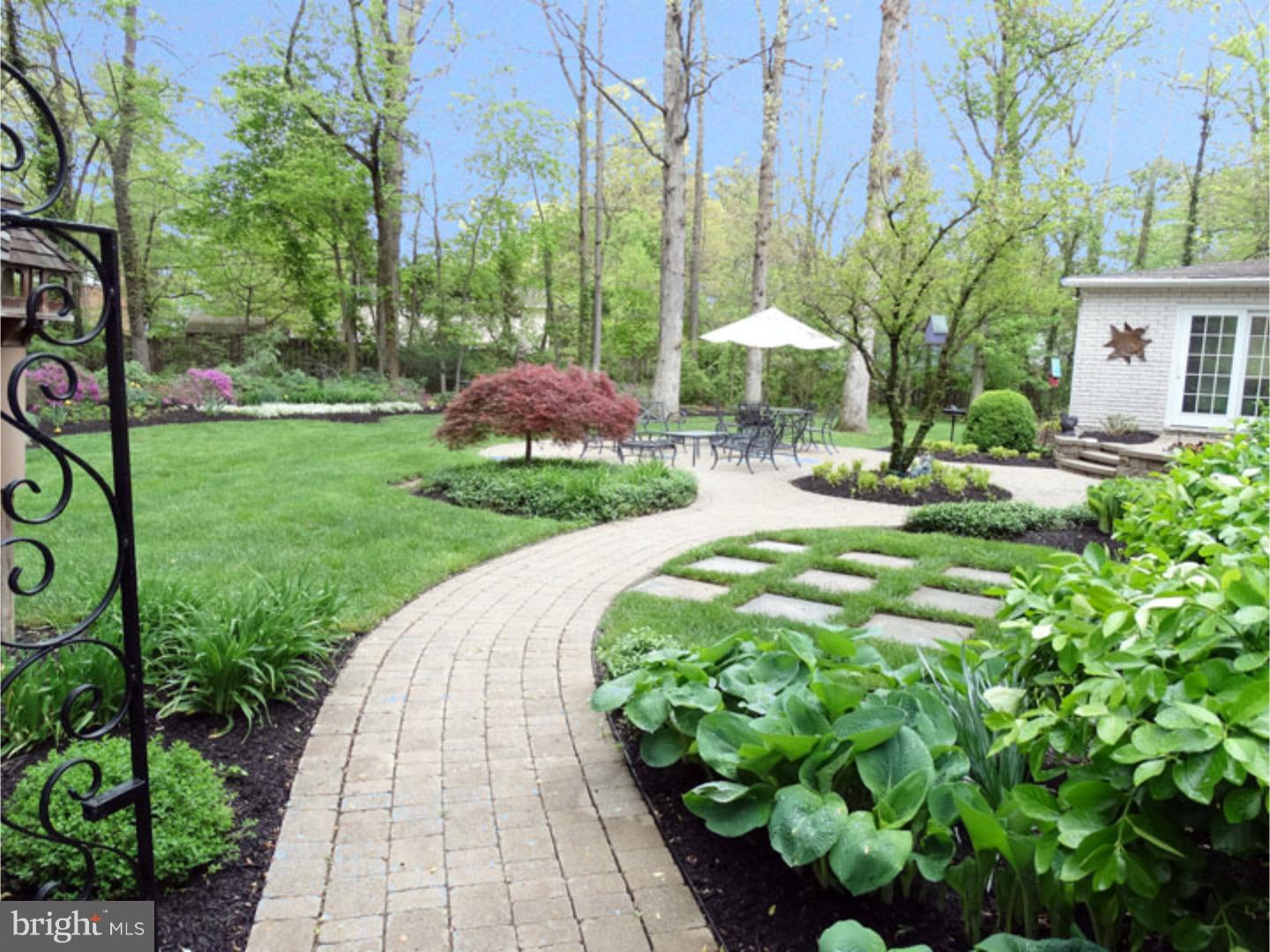 829 Edgewood Road Yardley, PA 19067 - Photo 7 of 25 Garden