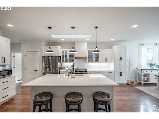 $710,000 | 41222 Highway 228, Sweet Home, OR 97386