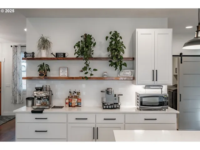 $710,000 | 41222 Highway 228, Sweet Home, OR 97386