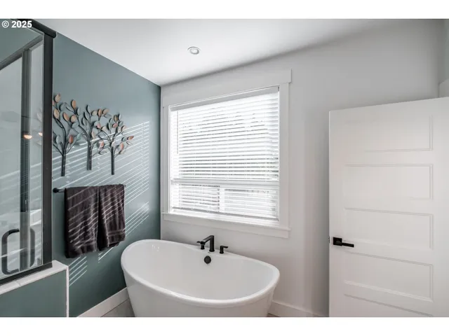 $710,000 | 41222 Highway 228, Sweet Home, OR 97386