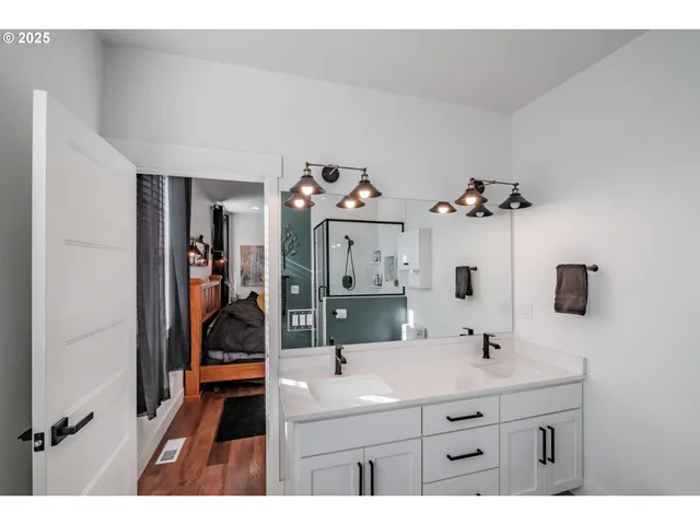 $710,000 | 41222 Highway 228, Sweet Home, OR 97386