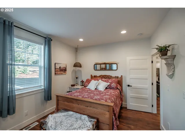 $710,000 | 41222 Highway 228, Sweet Home, OR 97386