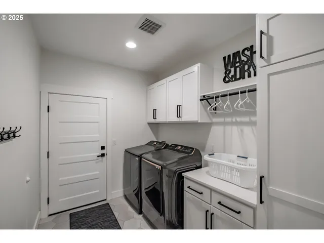 $710,000 | 41222 Highway 228, Sweet Home, OR 97386