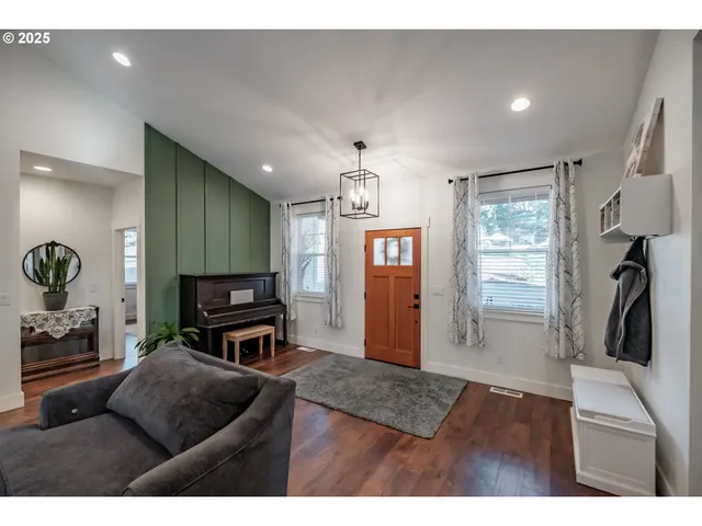 $710,000 | 41222 Highway 228, Sweet Home, OR 97386