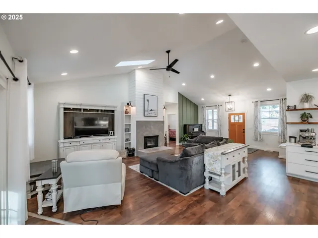 $710,000 | 41222 Highway 228, Sweet Home, OR 97386