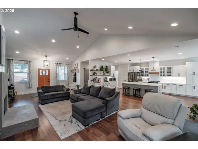 $710,000 | 41222 Highway 228, Sweet Home, OR 97386