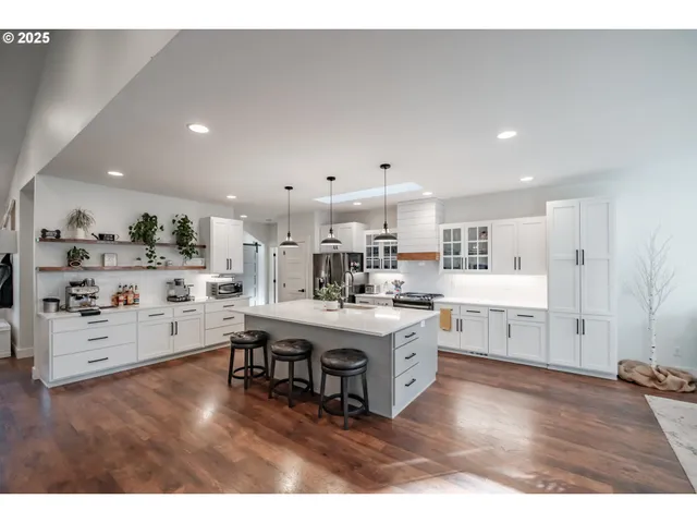 $710,000 | 41222 Highway 228, Sweet Home, OR 97386