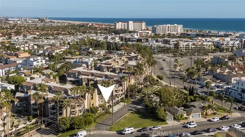 $899,000 | 400 Lake Street, Unit 105, Huntington Beach, CA 92648