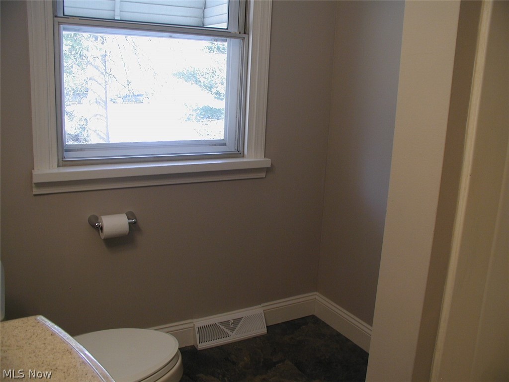 1206 Krumroy Road Akron, OH 44306 - Photo 8 of 21