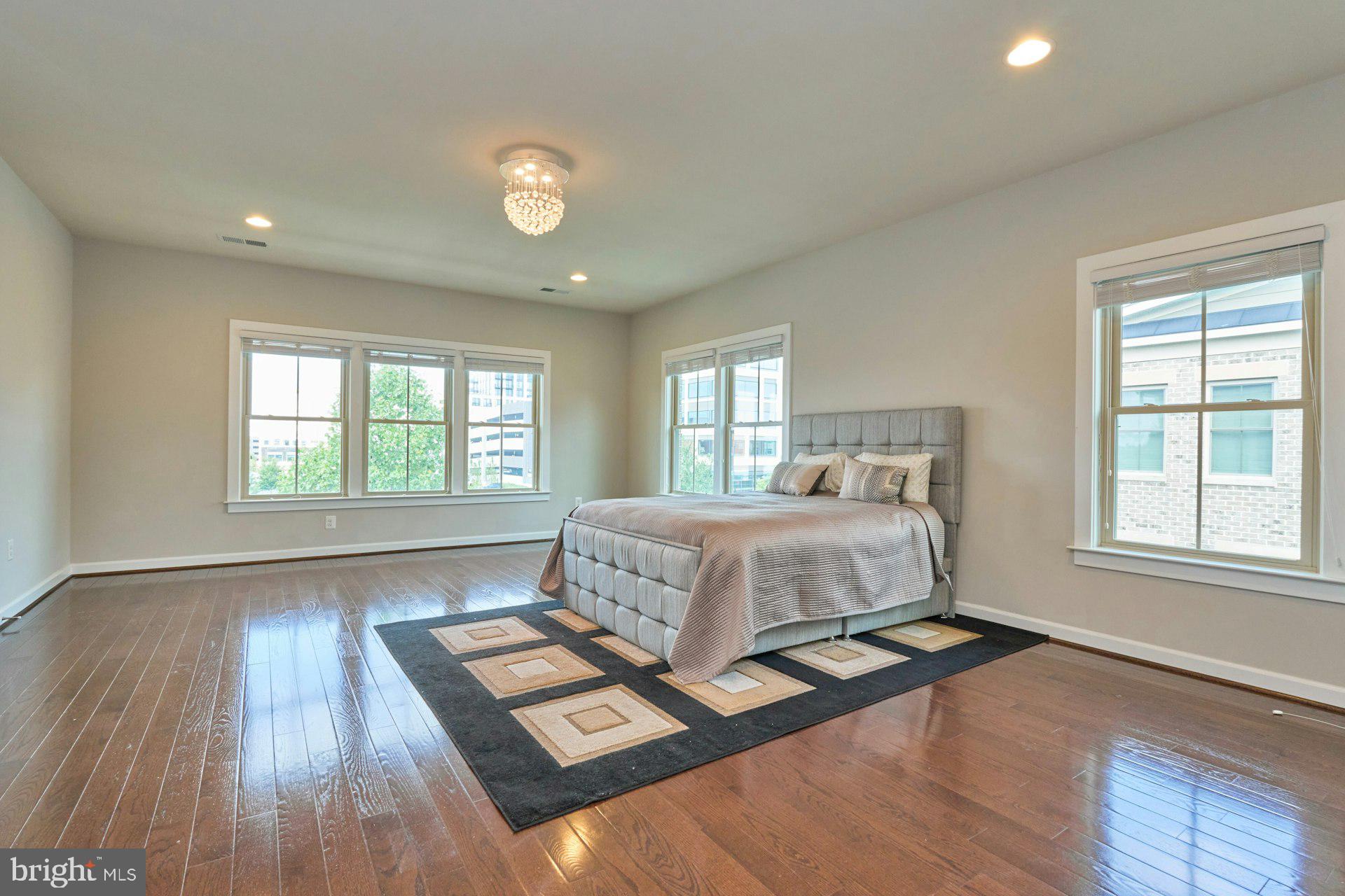 2358 Chadlington Road Falls Church, VA 22043 - Photo 5 of 56