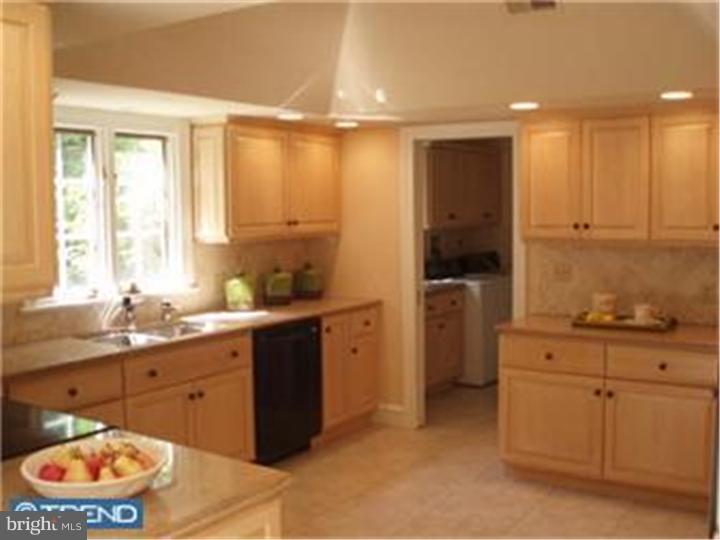 915 Exeter Crest Villanova, PA 19085 - Photo 7 of 10