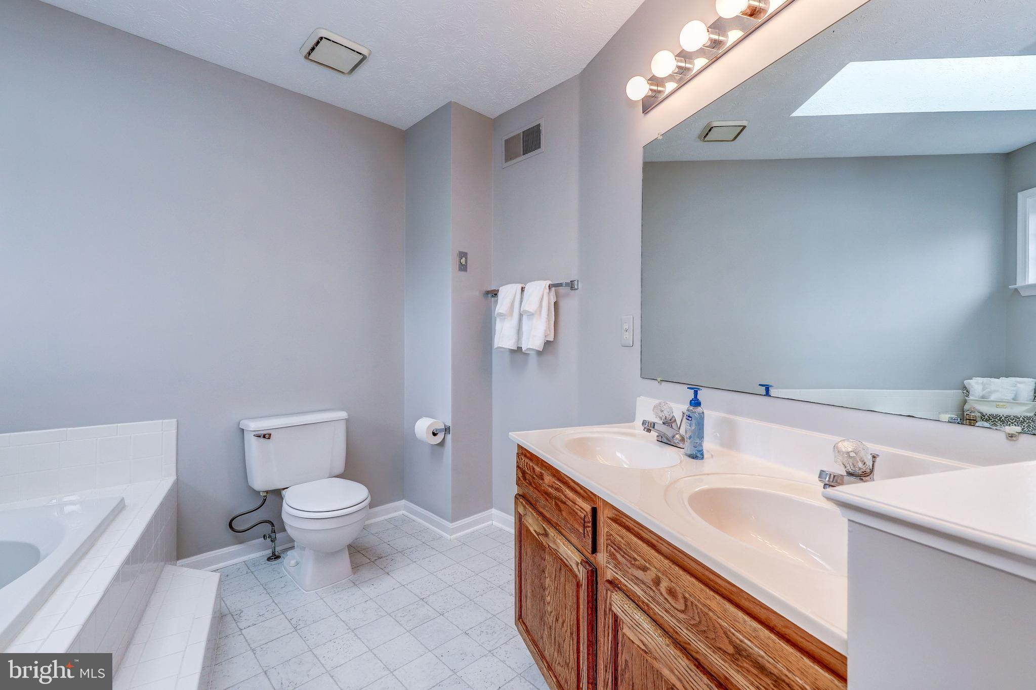 10426 Labrador Loop Manassas, VA 20112 - Photo 23 of 41 Master Bathroom with 2 Sinks!