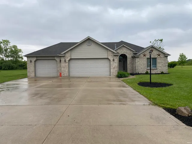 $299,900 | 240 Old Hickory Lane, Geneva, IN 46740