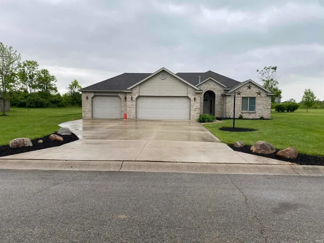 $299,900 | 240 Old Hickory Lane, Geneva, IN 46740