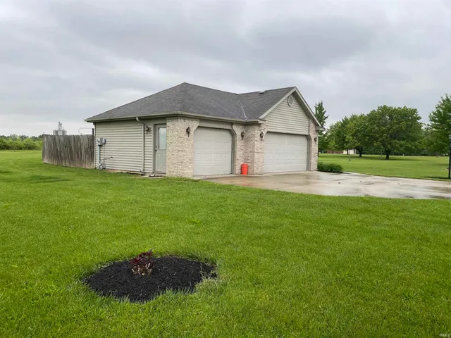 $299,900 | 240 Old Hickory Lane, Geneva, IN 46740
