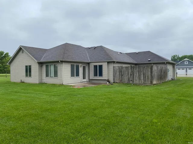 $299,900 | 240 Old Hickory Lane, Geneva, IN 46740