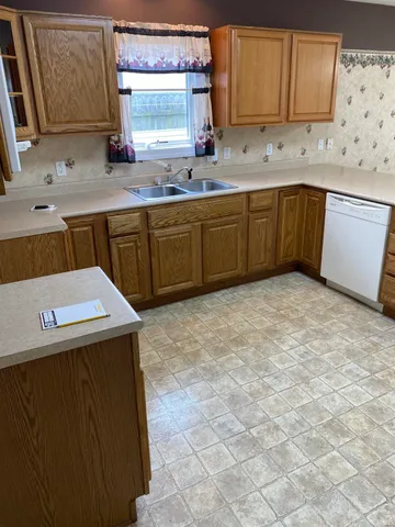 $299,900 | 240 Old Hickory Lane, Geneva, IN 46740