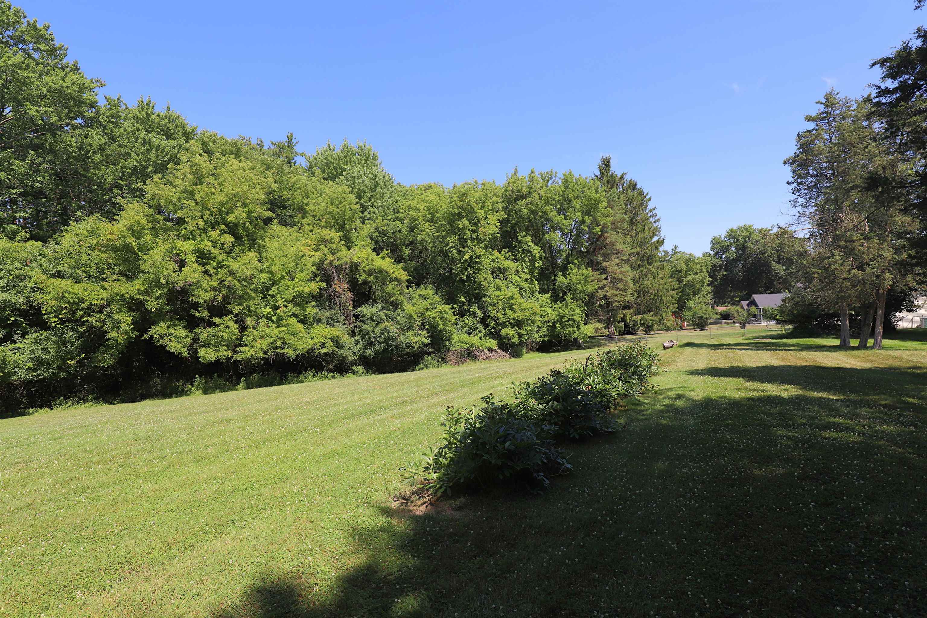 825 East River Road Flushing, MI 48433 - Photo 24 of 32