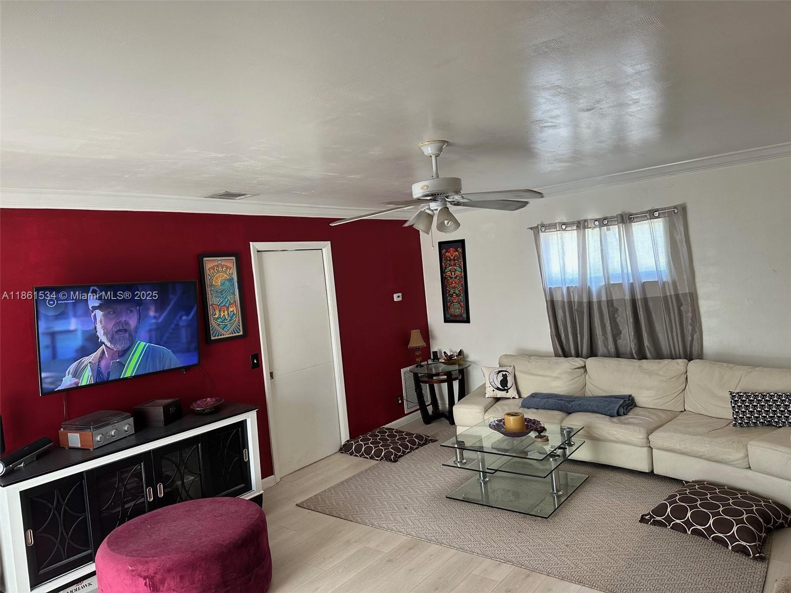 22 Crossings Circle, Unit E Boynton Beach, FL 33435 - Photo 7 of 28 a living room with furniture