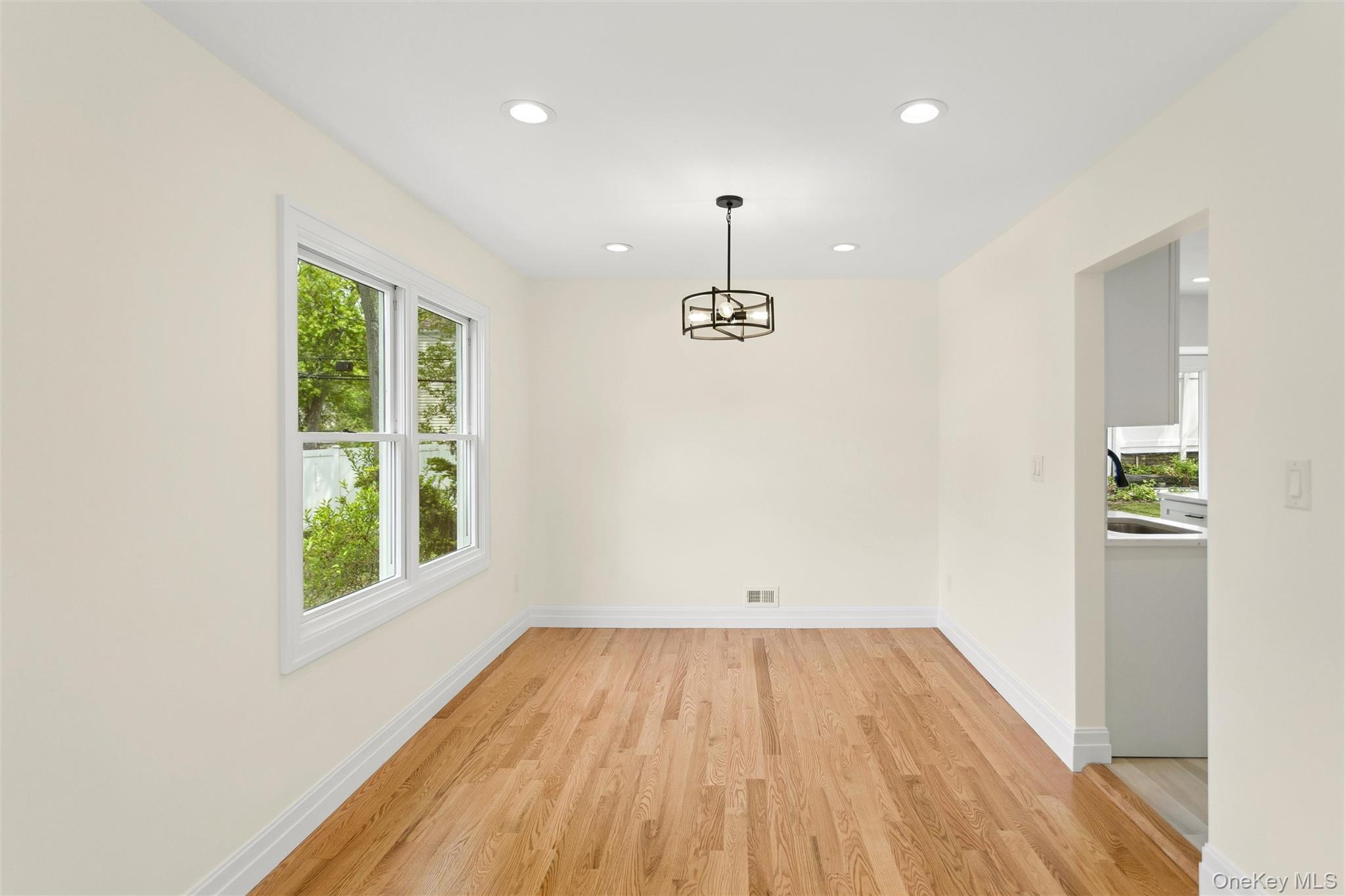 15 Locust Road Old Bethpage, NY 11804 - Photo 6 of 28