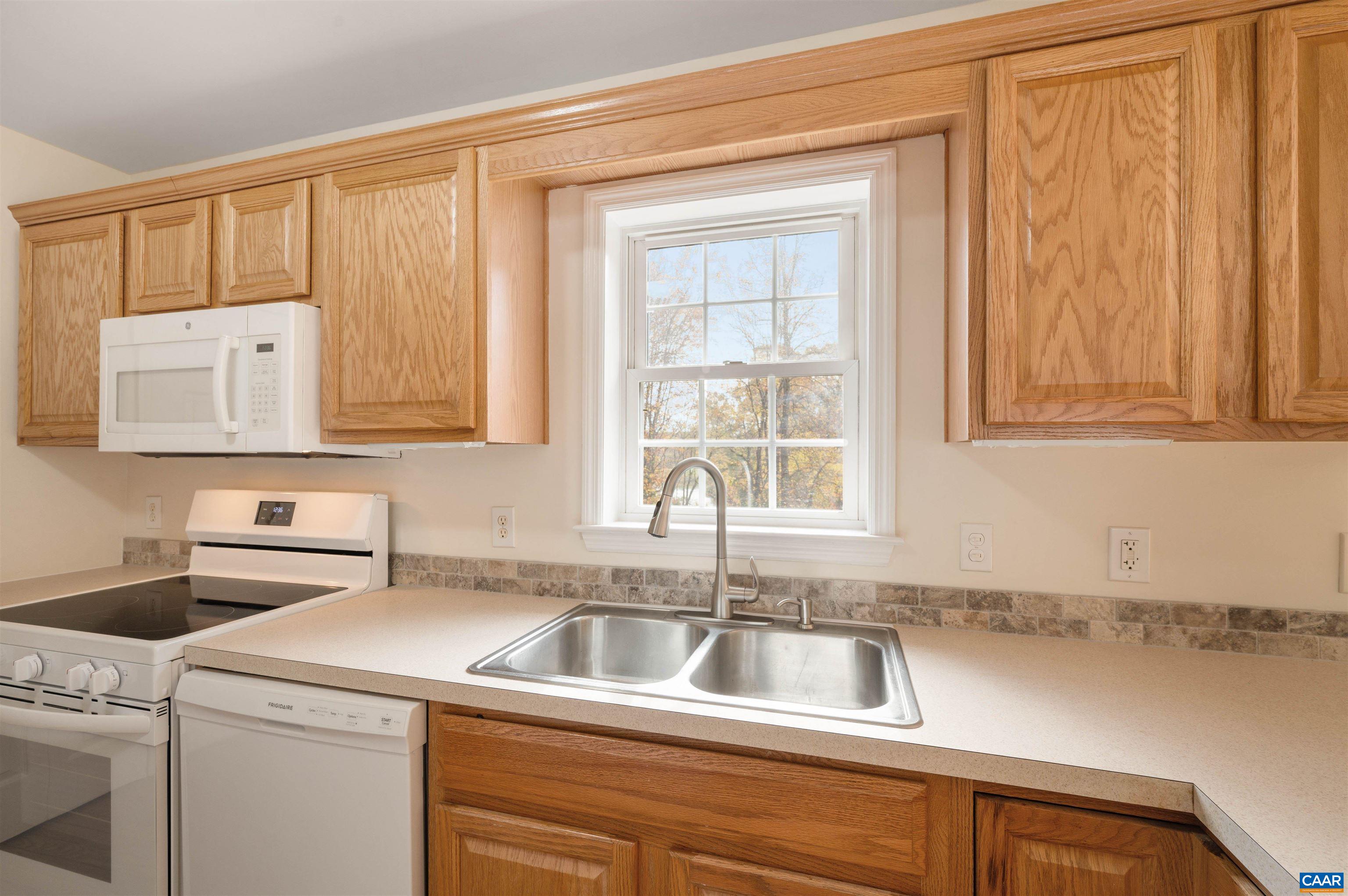 328 West Daffodil Road Ruckersville, VA 22968 - Photo 12 of 67