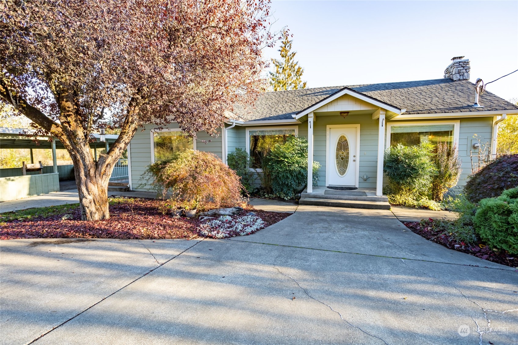 150 Logan Hill Road Chehalis, WA 98532 - Photo 1 of 40 a front view of a house with garden