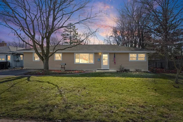 a view of a house with a yard