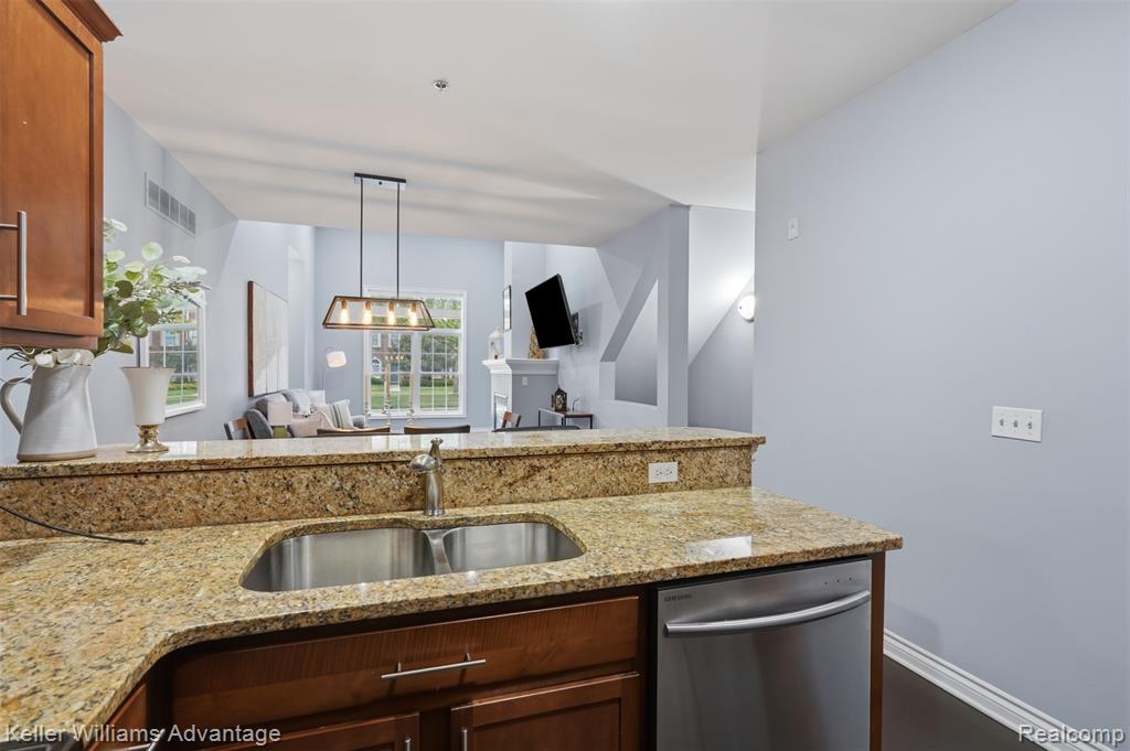 45658 South Stonewood Road Canton, MI 48187 - Photo 13 of 41