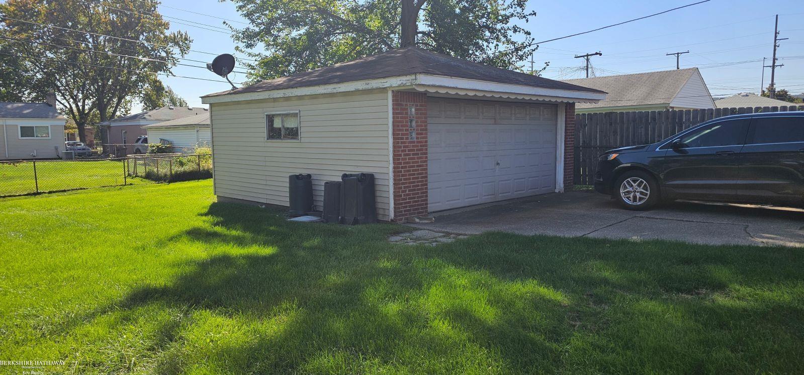11652 Frazho Road Warren, MI 48089 - Photo 3 of 17
