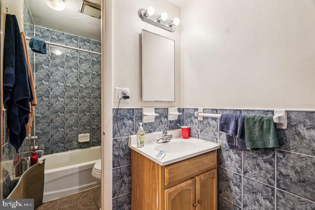 1917 Spring Garden Street, Unit 1 Philadelphia, PA 19130 - Photo 2 of 5 a bathroom with a sink vanity mirror and tub
