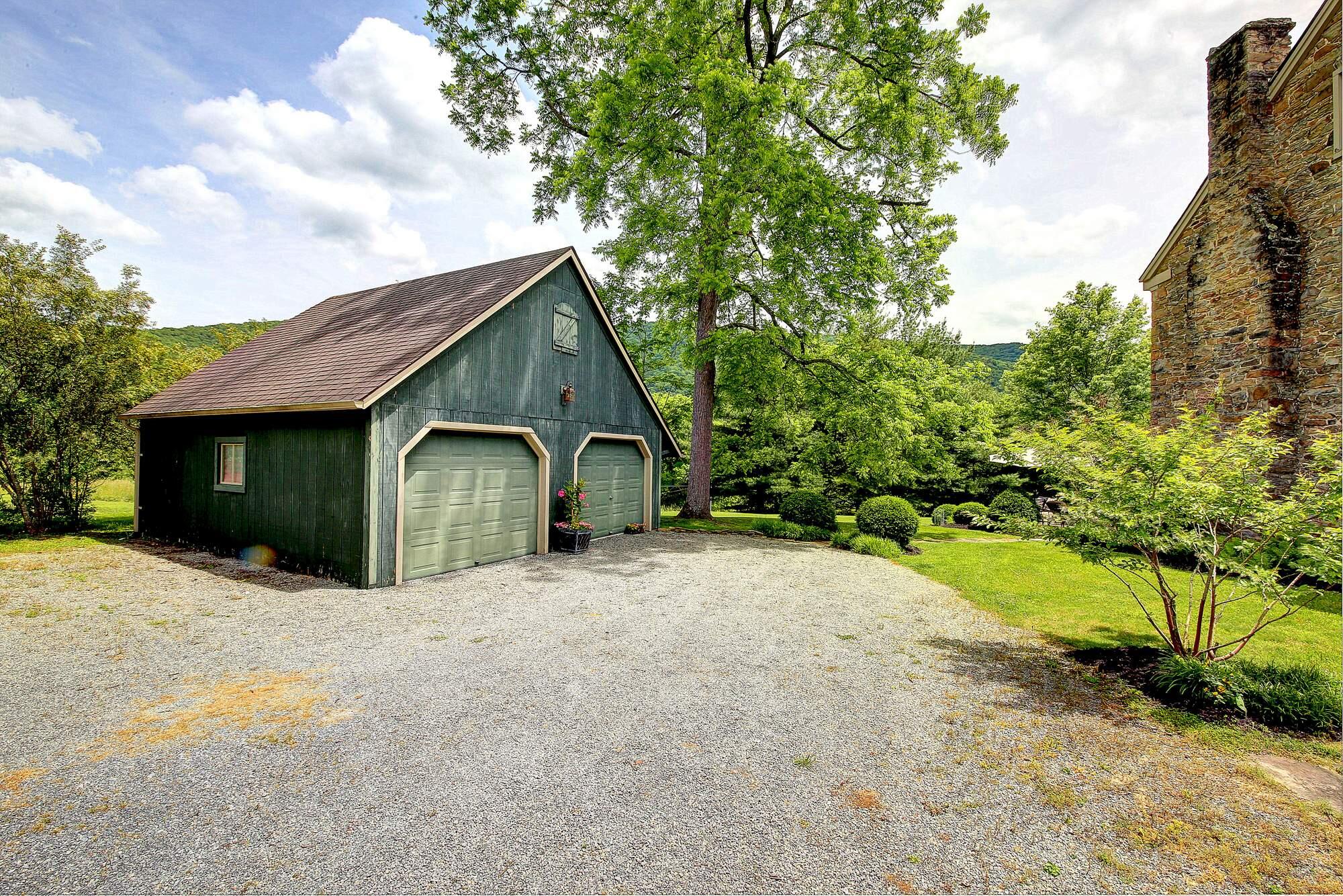 2717 Stone House Road Caldwell, WV 24925 - Photo 4 of 40 Gallery Image 4