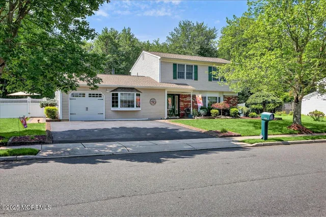$699,000 | 307 Princeton Drive, Howell, NJ 07731