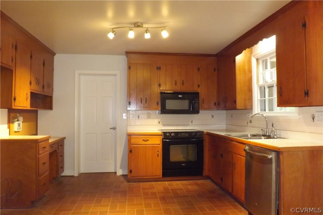 111 Midfield Road North Chesterfield, VA 23236 - Photo 5 of 21 Large Kitchen with lots of workspace.