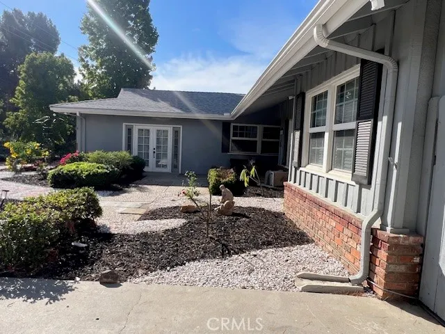a view of a house with backyard and sitting area