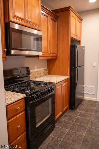 804 River Place Butler, NJ 07405 - Photo 8 of 32