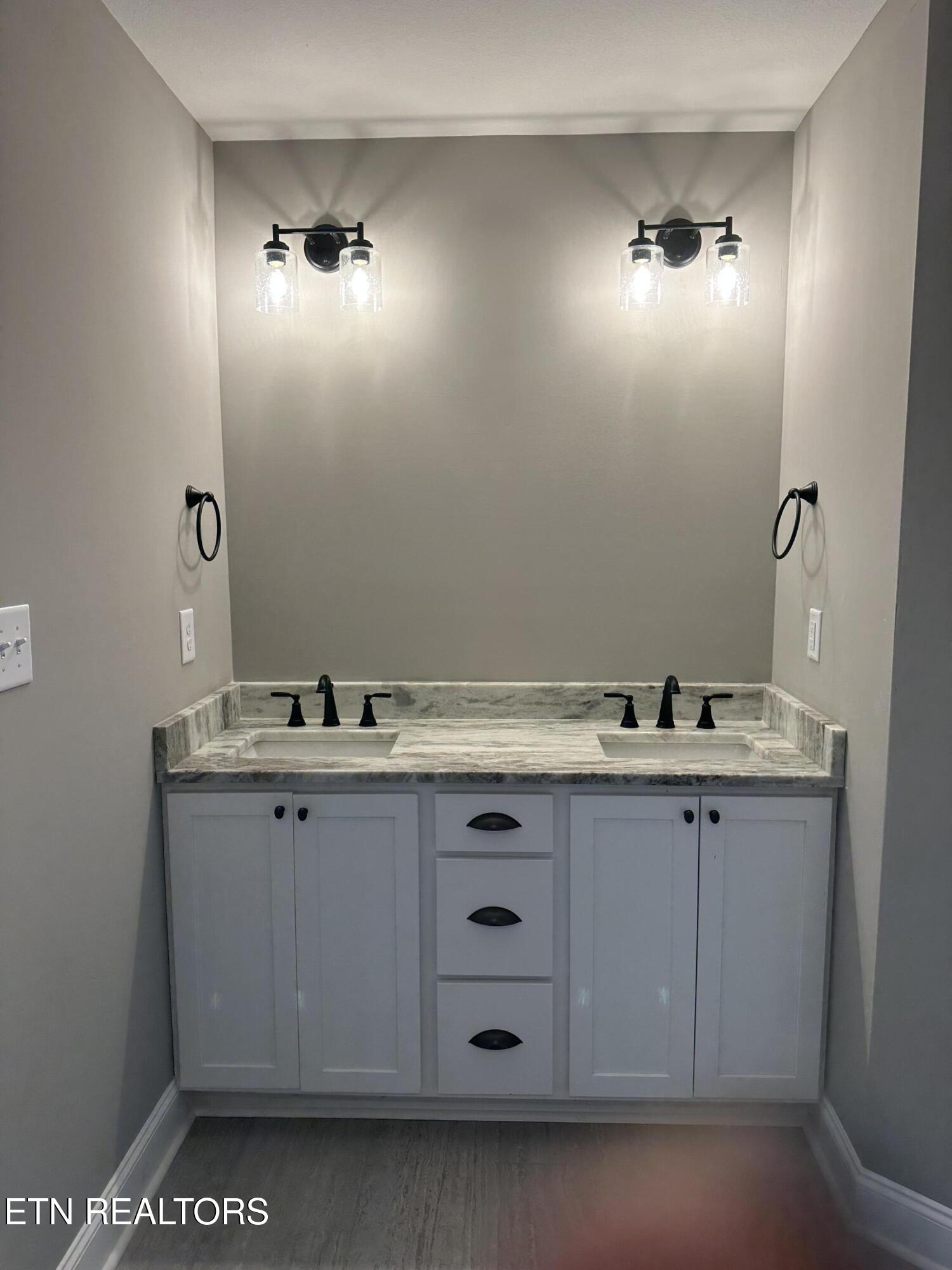 540 Henderson Road, Unit 34 Pigeon Forge, TN 37862 - Photo 35 of 57 Primary Bathroom