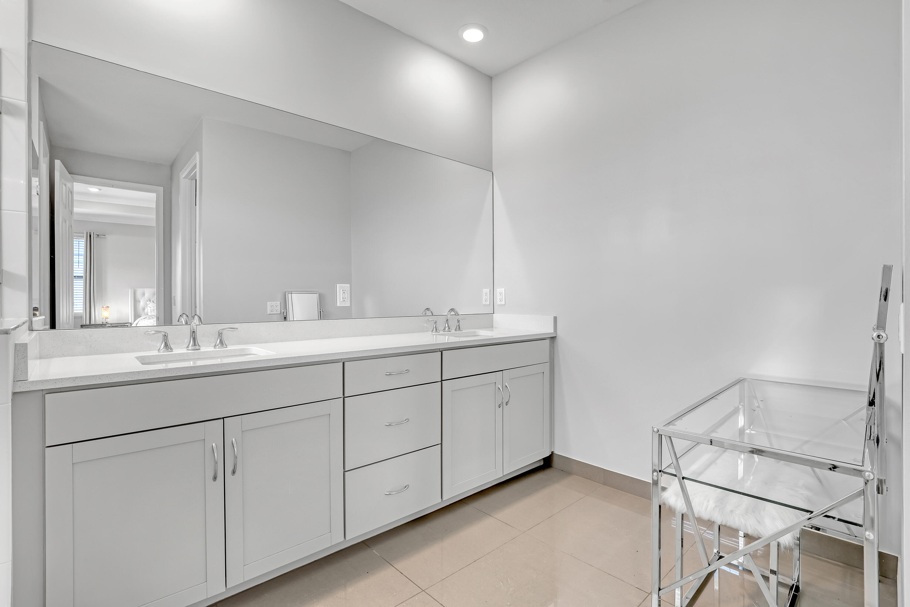 1047 Ember Ridge Run Loxahatchee, FL 33470 - Photo 27 of 90 Primary Bathroom
